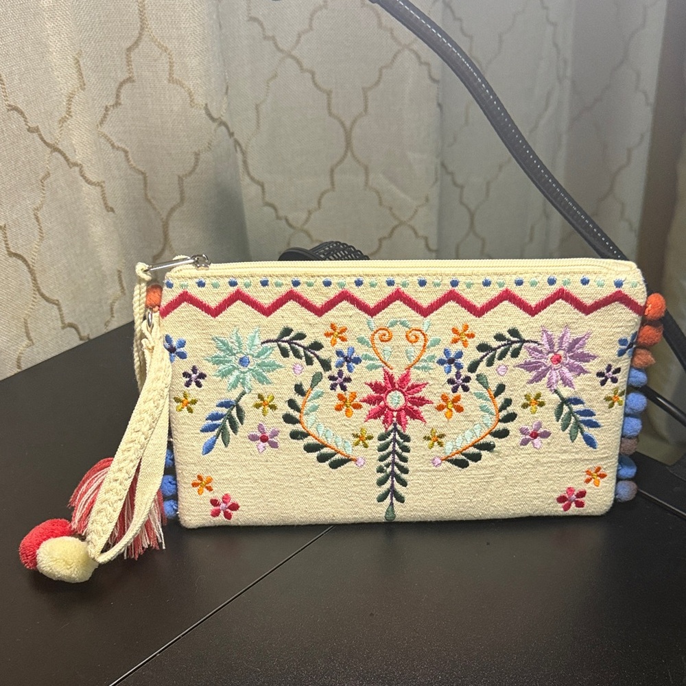City Chic Cream Embroidered Floral Wristlet Clutch